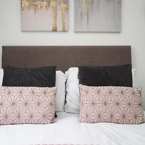 https://barryvingin-by-mia-living-close-to-beach-free-parking.cardiffhotelswales.com