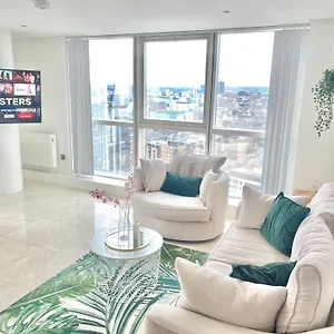 https://apt-22nd-floor-luxury-city-centre.belfasthotelsireland.com